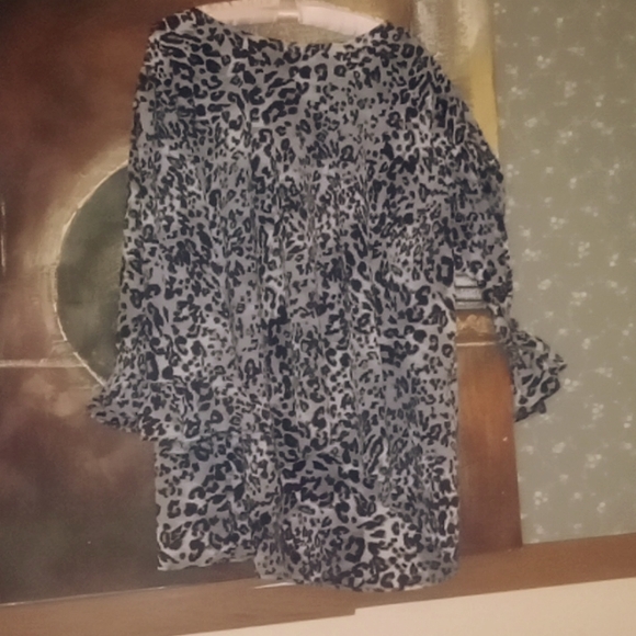 😱 Bobeau 3x black & grey & white leopard print blouse. - Picture 2 of 5